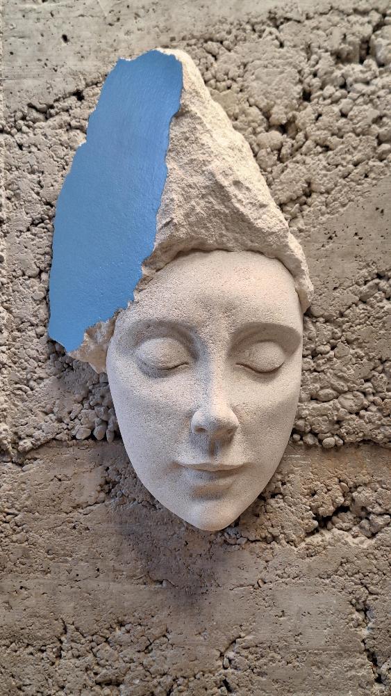 facecolor_22__pietra_di_vicenza_colore_light_blue__vicenza_stone_pigment_blue_light___47x28x13cm__18x11x5_inches.jpg