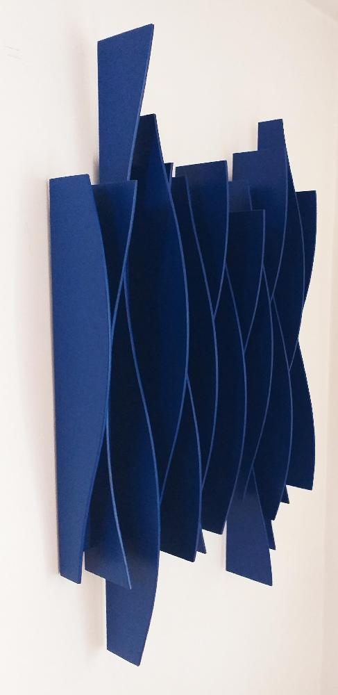 vincenzo_mascia_struttura_33_21_blue_acrilico_su_legno_cm105x63x15_veduta_laterale.jpg